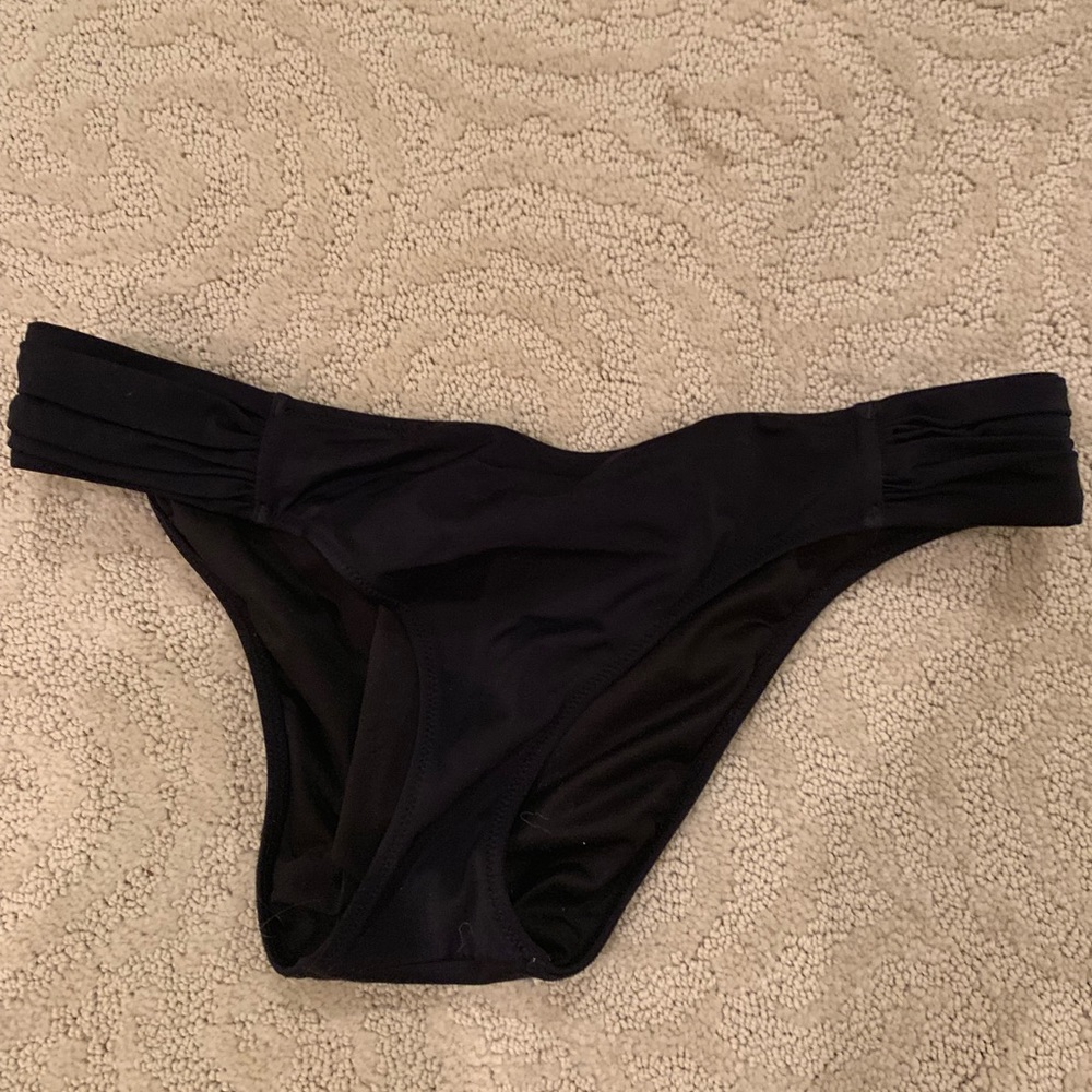 victoria’s secret black bikini bottoms